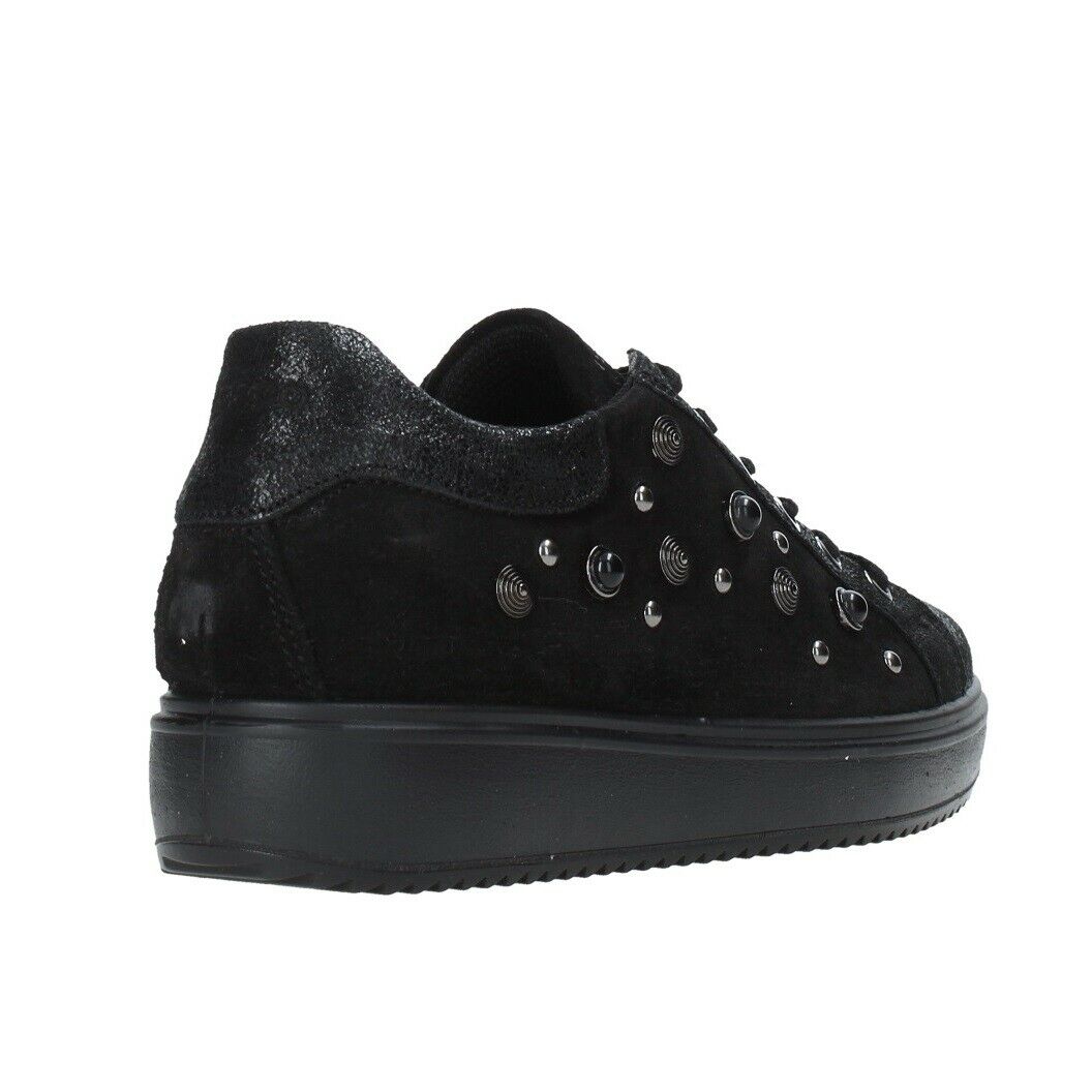 IGI&CO - Art. 4150700- Sneakers Uomo - Colore Nero - Materiale Camoscio Materiale: Camoscio Fondo: Gomma Tomaia: pelle scamosciata con inserti laminati colore: nero fodera: tessuto soletta: pelle plantare: estraibile.