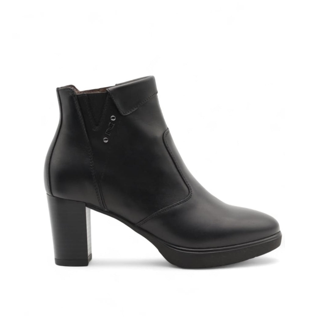 Scarpe da Donna - NEROGIARDINI Art. I513800D 100 NERO Stivaletti