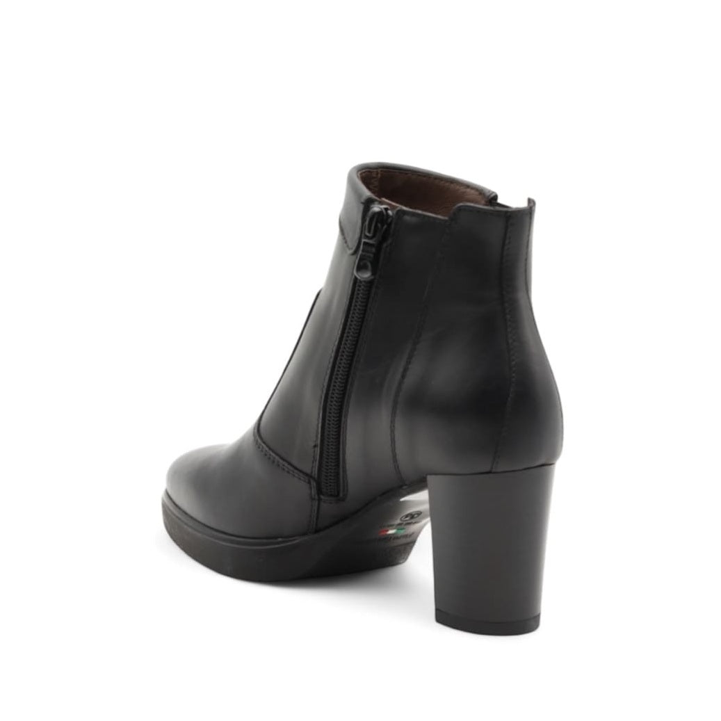 Scarpe da Donna - NEROGIARDINI Art. I513800D 100 NERO Stivaletti